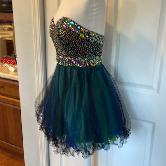 Tony Bowls formal - Picture 4 of 5